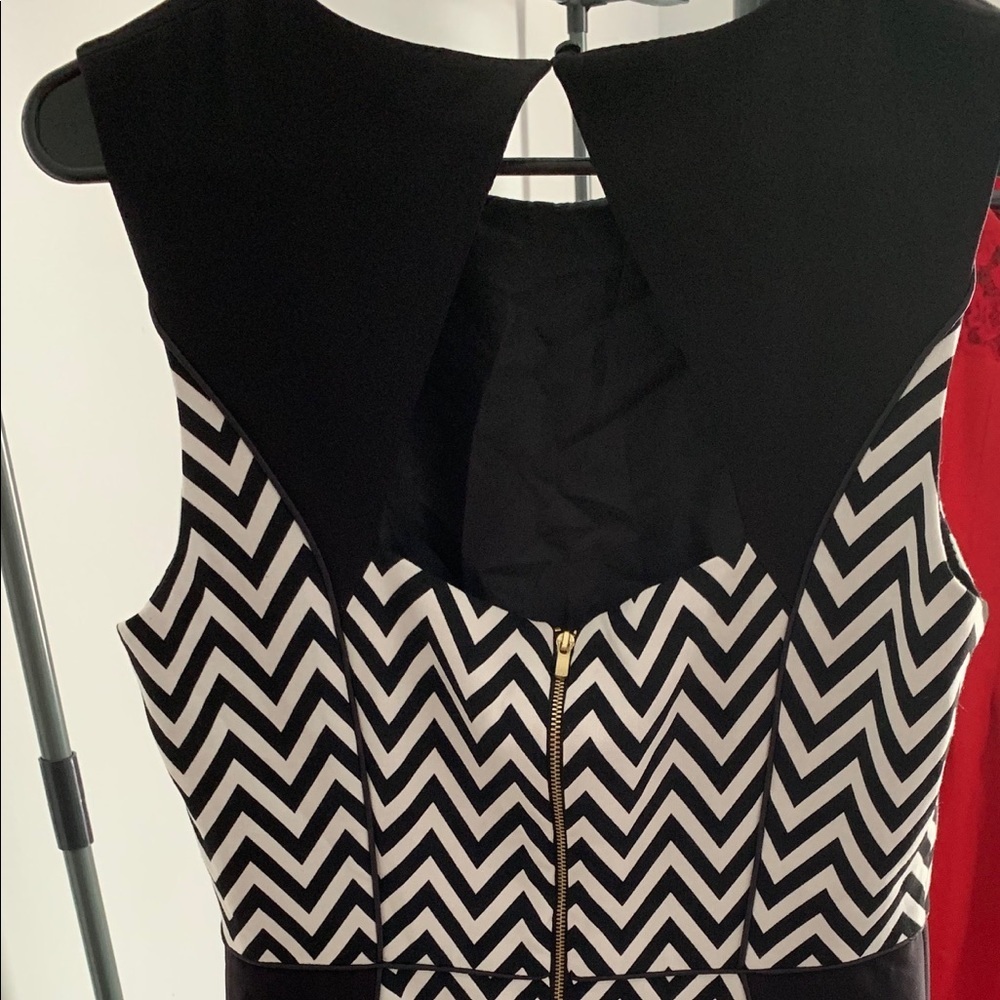 H&M dress in perfect condition. 001 - Picture 4 of 5